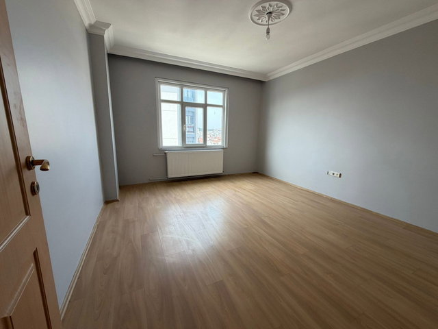 REMAX CEVRİYE MUSTAFAPAŞA MAH. SATILIK 2+1 110M² DAİRE İSKANLI
