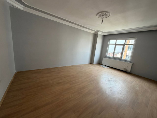 REMAX CEVRİYE MUSTAFAPAŞA MAH. SATILIK 2+1 110M² DAİRE İSKANLI