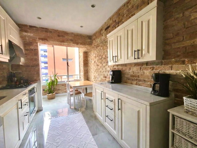ÇEKMEKÖY EKŞİOĞLU SULTANEVLERİ SİTESİNDE YENİLENMİŞ AKILLI EV SİSTEMLİ 3+1 SATILIK DAİRE