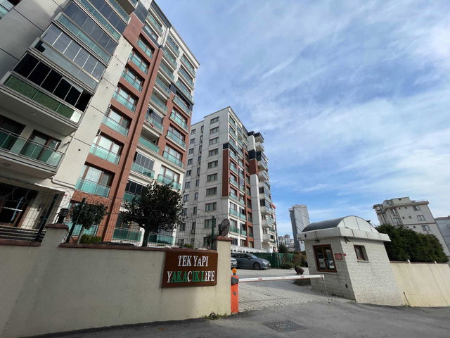NK YAKACIK LIFE SİTESİ'NDE GÜNEY CEPHE 3.KAT 90M² SATILIK 2+1 DAİRE
