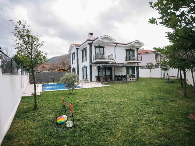 SAPANCA'DA SATILIK TAM MÜSTAKİL SÜPER LÜKS VİLLA