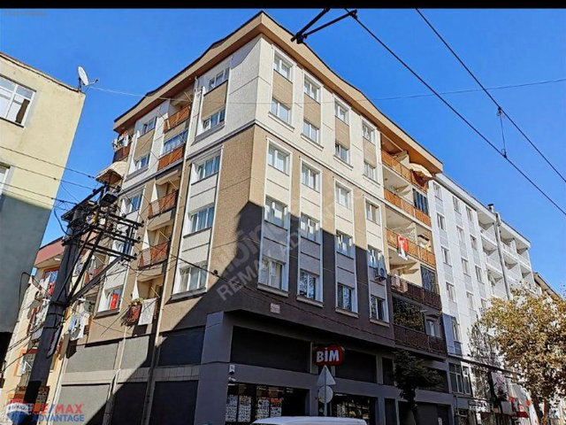 REMAX ADVANTAGE HACISEYFETTİN MH DE MERKEZİ LOKASYON 3+1 DAİRE