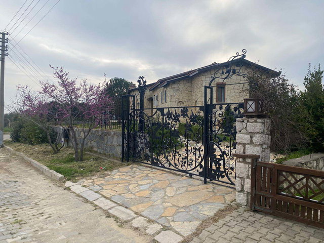 URLA BADEMLER HEKIMKÖY SITESI KIRALIK VILLA