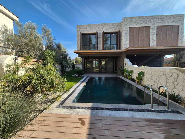 ALAÇATININ KALBINDE, TAŞ DOKULU MIMARIYLE MODERN 4+1 VILLA