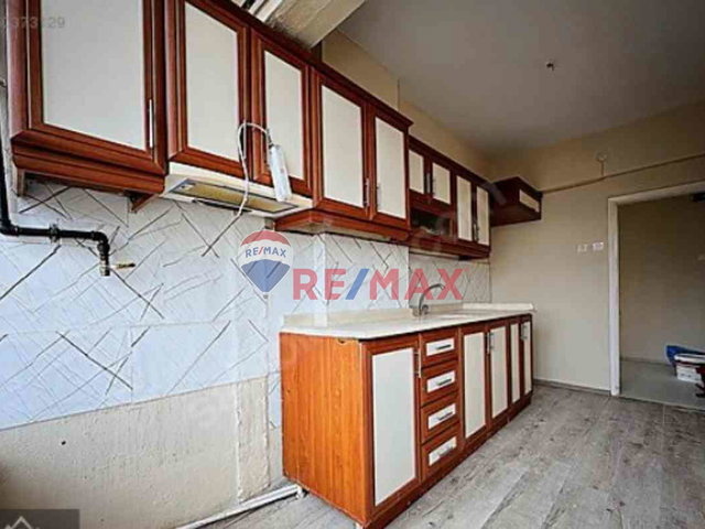 MERKEZ CADDE ÜSTÜ ASANSÖRLÜ KİRACILI YATIRIMLIK DAİRE