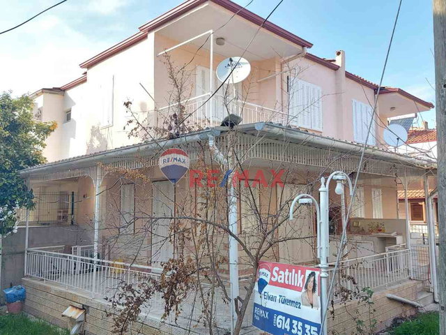 KUŞADASI DENIZ TUR SITESINDE, DENIZE SADECE 350 M MESAFEDE...