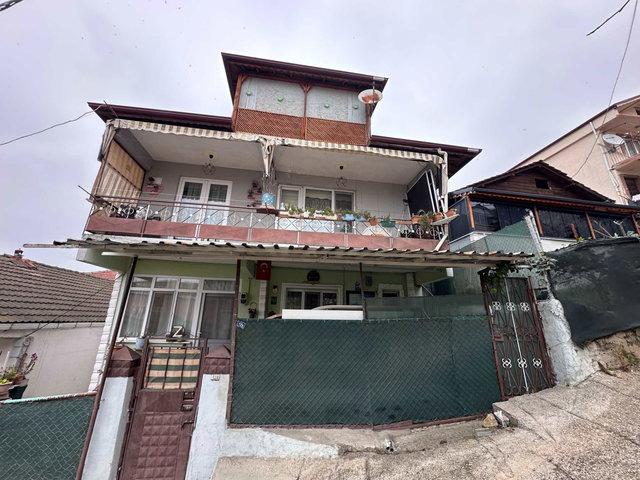 İZMİT BEKİRDERE MAH.DE İKİ KATLI MÜSTAKİL EV VE 167 M2 ARSASI