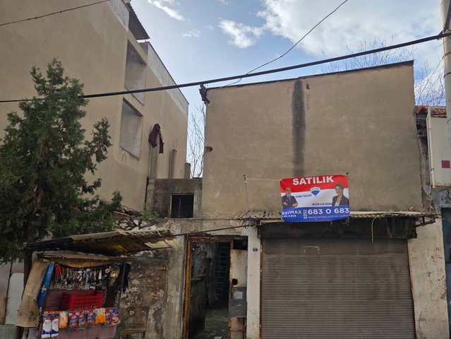 REMAX YELKEN'DEN KONAK GÜNEY'DE KARGİR EV ARSASI