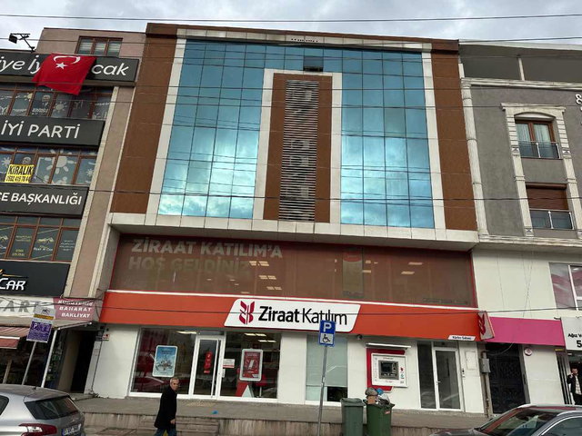 KOCAELİ KÖRFEZ'DE MERKEZİ KONUMDA KİRALIK 1+1 GENİŞ DAİRE
