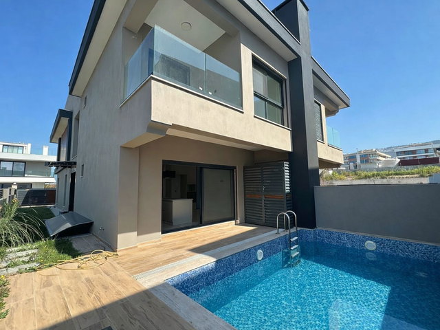 GÜZELBAHÇE YELKI'DE SATILIK SIFIR ASANSÖRLÜ PRESTIJLI VILLA