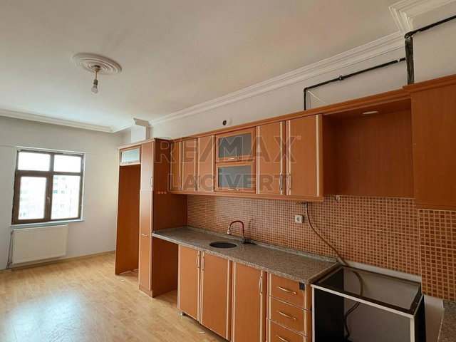 RE/MAX LACİVERT'TEN YUNUSEMRE'DE KİRALIK 3+1 DAİRE