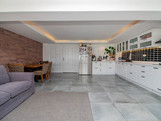 KARAÇALI DA MÜSTAKİL HAVUZLU GENİŞ 5+1 TRİPLEX VİLLA,