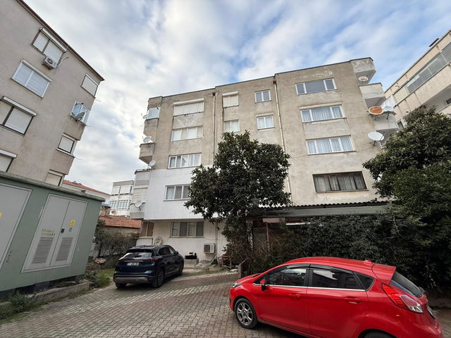 ÇINARCIK MERKEZDE ISKELEYE YÜRÜME MESAFESINDE SATILIK 2+1 DAIRE