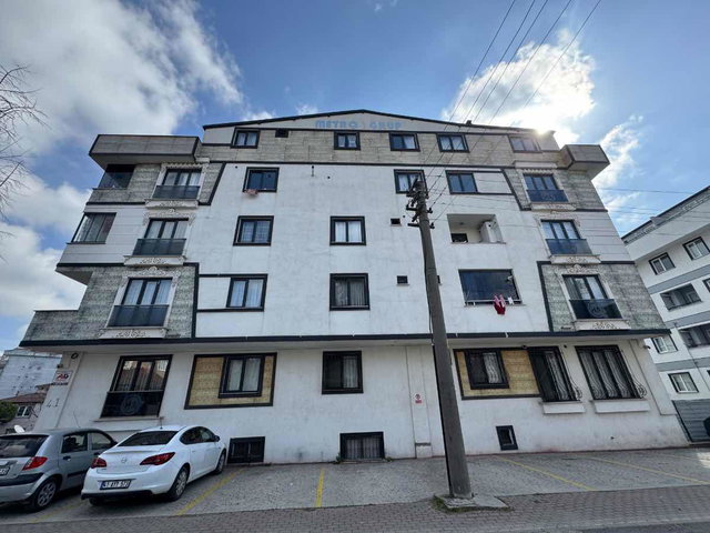 MEVLANA'DA AYYILDIZ CADDESİNDE 2+1 BOŞ DAİRE