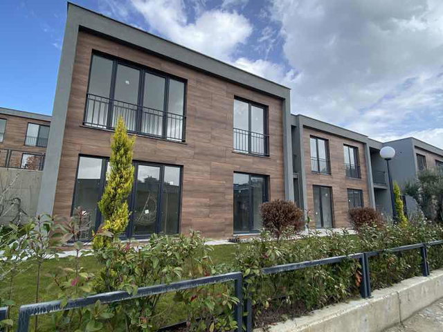 MUDANYA BADEMLİ DALGIÇ 8 SİTESİNDE SATILIK SIFIR LÜKS VİLLA