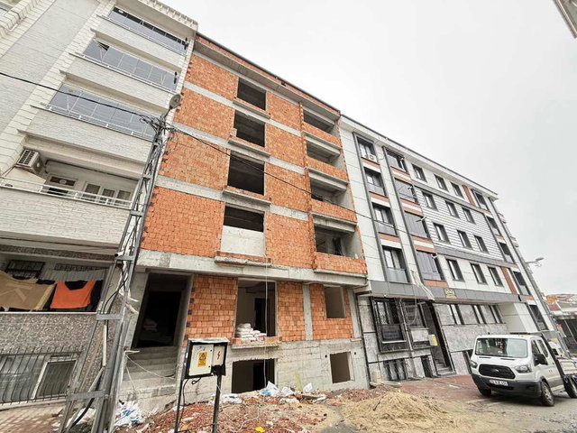 ESENYURT YENIKENT MAH SIFIR BINA GENIŞ 2+1 BAHÇEKATI DAIRE