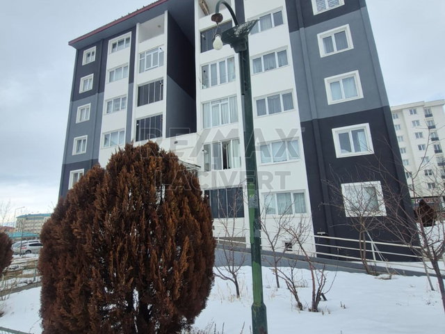 RE/MAX LACİVERT'TEN ÇAT YOLU TOKİLER'DE SATILIK 3+1 DAİRE