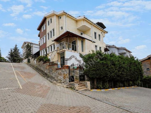 REMAX ÖNCÜ BEYKOZ SERKENT VILLALARI SITESI 5+1 KIRALIK VILLA