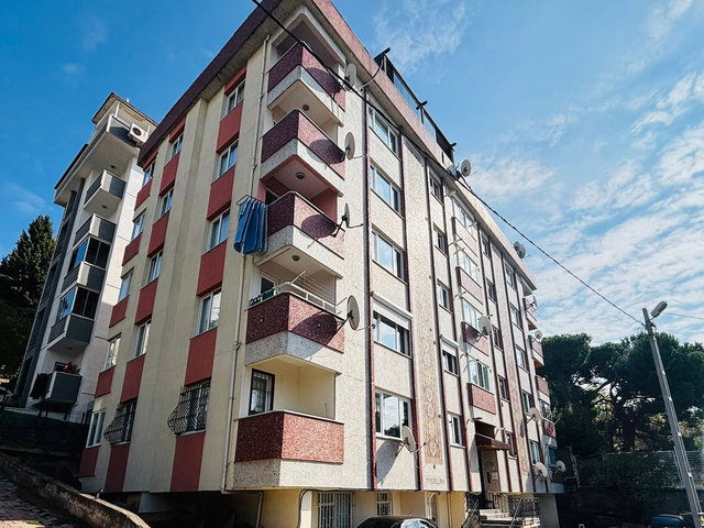 YAKACIK MERKEZDE TADİLAT YAPILMIŞ GENİŞ 3+1 SATILIK DAİRE
