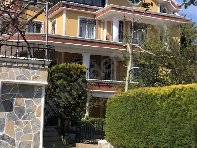 SİLİVRİDE BUTİK OTEL OLMA POTANSİYELLİ ULTRA LUX OZEL TASARIMLI VİLLA