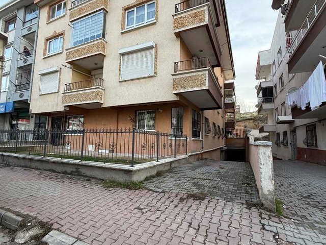 MERKEZİ KONUMLU KULLANIŞLI GENİŞ 3+1 DAİRE