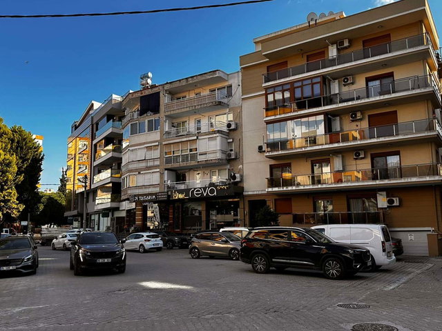 BOSTANLI'DA MERKEZI KONUMDA GENIŞ 3+1 SATILIK DAIRE
