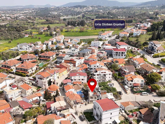 URLA MERKEZDE POTANSIYELI YÜKSEK MÜSTAKIL EV!