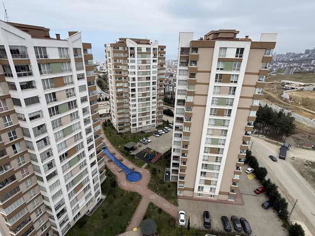 KORUPARK EVLERİ’NDE SATILIK FERAH 2+1 DAİRE