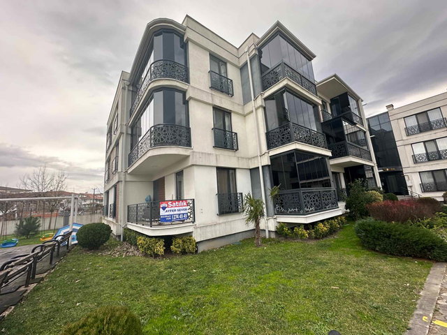 REMAX HÜR AYFER SEVER'DEN SATILIK DAİRE SANTAŞ CORNER SİTESİ