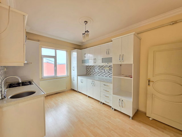 REMAX İLKE'DEN ŞEHİR MERKEZİ'NDE 3+1 SATILIK GENİŞ DAİRE