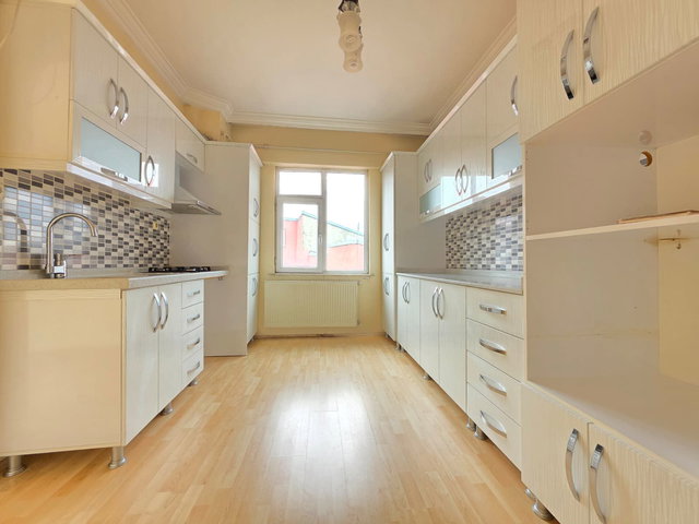 REMAX İLKE'DEN ŞEHİR MERKEZİ'NDE 3+1 SATILIK GENİŞ DAİRE