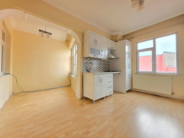 REMAX İLKE'DEN ŞEHİR MERKEZİ'NDE 3+1 SATILIK GENİŞ DAİRE