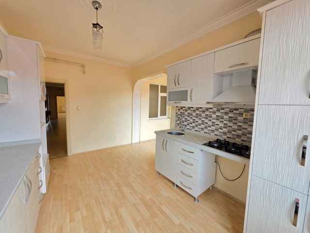 REMAX İLKE'DEN ŞEHİR MERKEZİ'NDE 3+1 SATILIK GENİŞ DAİRE