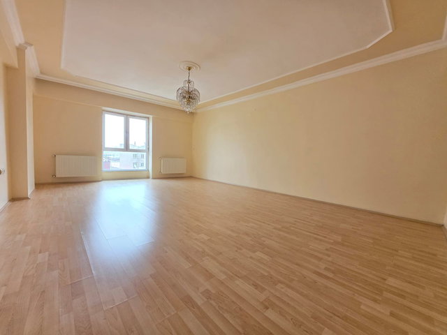 REMAX İLKE'DEN ŞEHİR MERKEZİ'NDE 3+1 SATILIK GENİŞ DAİRE
