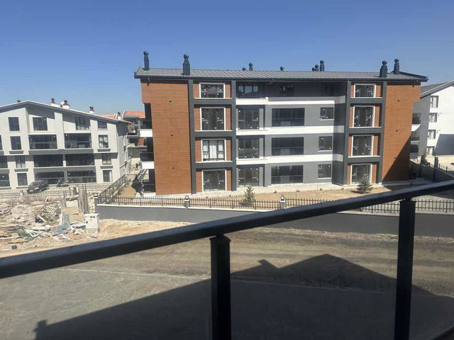 İNCEK'TE AVM YANI.CADDE ÜSTÜ.ARA KAT.YATIRIMLIK1+1 SATILIK DAİRE