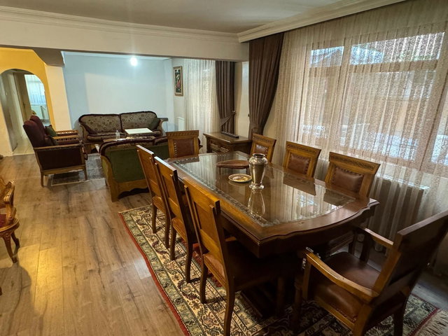 BAŞÇAVUŞ SOKAKTA 200 M2 6 ODA 2 SALON GÜNEY CEPHE GÜNEŞLİ BAHÇE KULLANIMLI