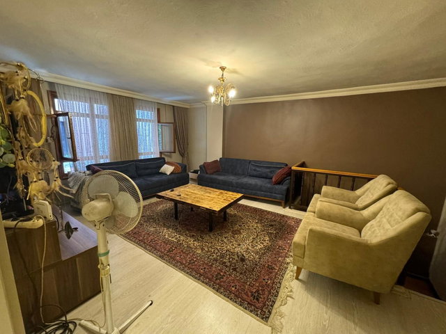 BAŞÇAVUŞ SOKAKTA 200 M2 6 ODA 2 SALON GÜNEY CEPHE GÜNEŞLİ BAHÇE KULLANIMLI