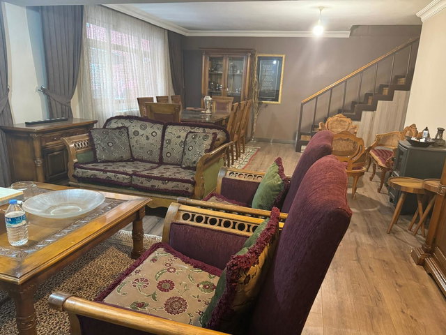 BAŞÇAVUŞ SOKAKTA 200 M2 6 ODA 2 SALON GÜNEY CEPHE GÜNEŞLİ BAHÇE KULLANIMLI