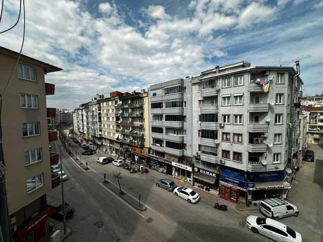 REMAX ADVANTAGE'DAN CADDEÜSTÜ YENİLENMİŞ 120M2 2+1