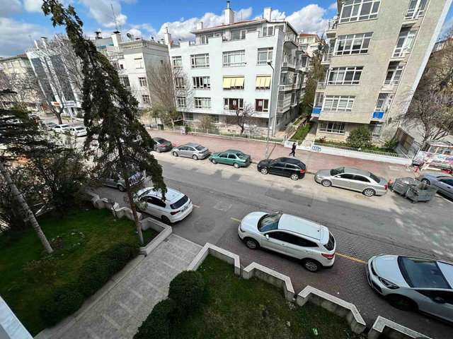 KENNEDY CADDESİ ÜZERİNDE PRESTİJLİ KONUMDA SATILIK DAİRE