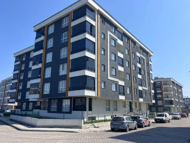 REMAX SABRİ 'DEN SATILIK HAVUZLU SİTE İÇERİSİNDE 3+1 DAİRE