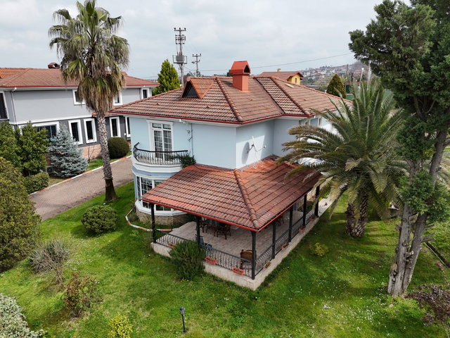 KOCAELİ BAŞİSKELE’DE DENİZ MANZARALI 5+1 SATILIK VİLLA