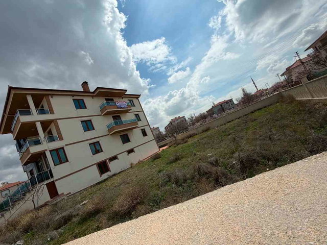 ŞEREFLİKOÇHİSARDA CADDE ÜZERI KÖŞE PARSEL AYRI TAPULU KATLAR KOMPLE BINA YATIRIM FIRSATI