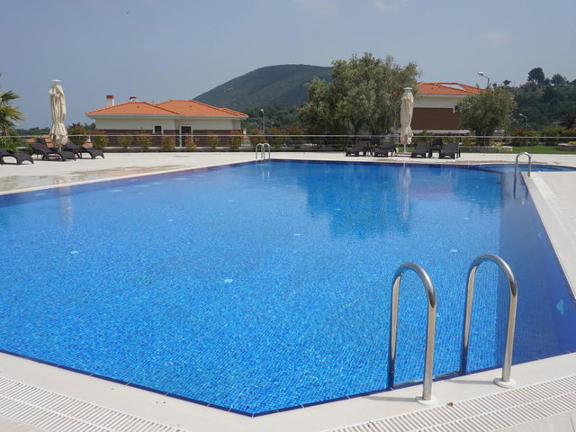 REMAX YELKEN'DEN GÜZELBAHÇE DE HAVUZLU GÜVENLİKLİ SİTE İÇİ TAM MÜSTAKİL VİLLA