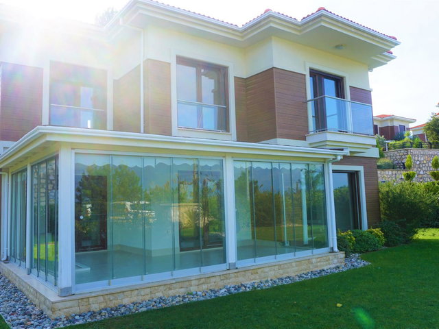 REMAX YELKEN'DEN GÜZELBAHÇE DE HAVUZLU GÜVENLİKLİ SİTE İÇİ TAM MÜSTAKİL VİLLA
