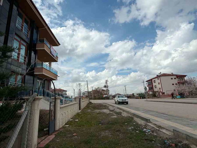 ŞEREFLİKOÇHİSARDA CADDE ÜZERI KÖŞE PARSEL AYRI TAPULU KATLAR KOMPLE BINA YATIRIM FIRSATI
