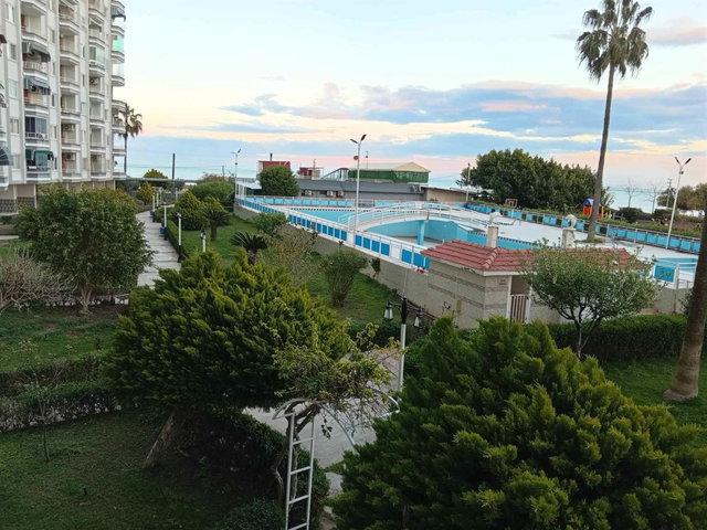 REMAX TOROS'TAN ÇEŞMELİ'DE ZORLULAR TATİL SİTESİ'NDE SATILIK 2+1