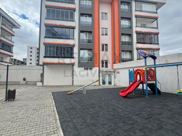 RE/MAX LACİVERT'TEN KOMBİNA'DA SATILIK 3+1 DAİRE