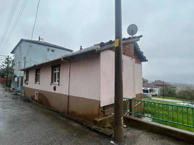 İZMİT GÜNDOĞDU MAH. 380 M2 ARSA İÇİNDE SATILIK MÜSTAKİL EV