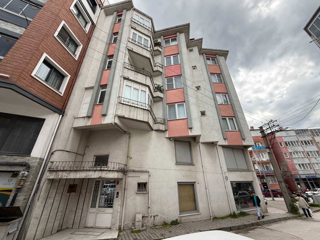 REMAX YAZ'DAN ATATÜRK  MAH. GENİŞ 3+1 SATILIK DAİRE
